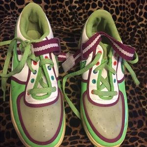 Nike neon green plum toe part like vinyl